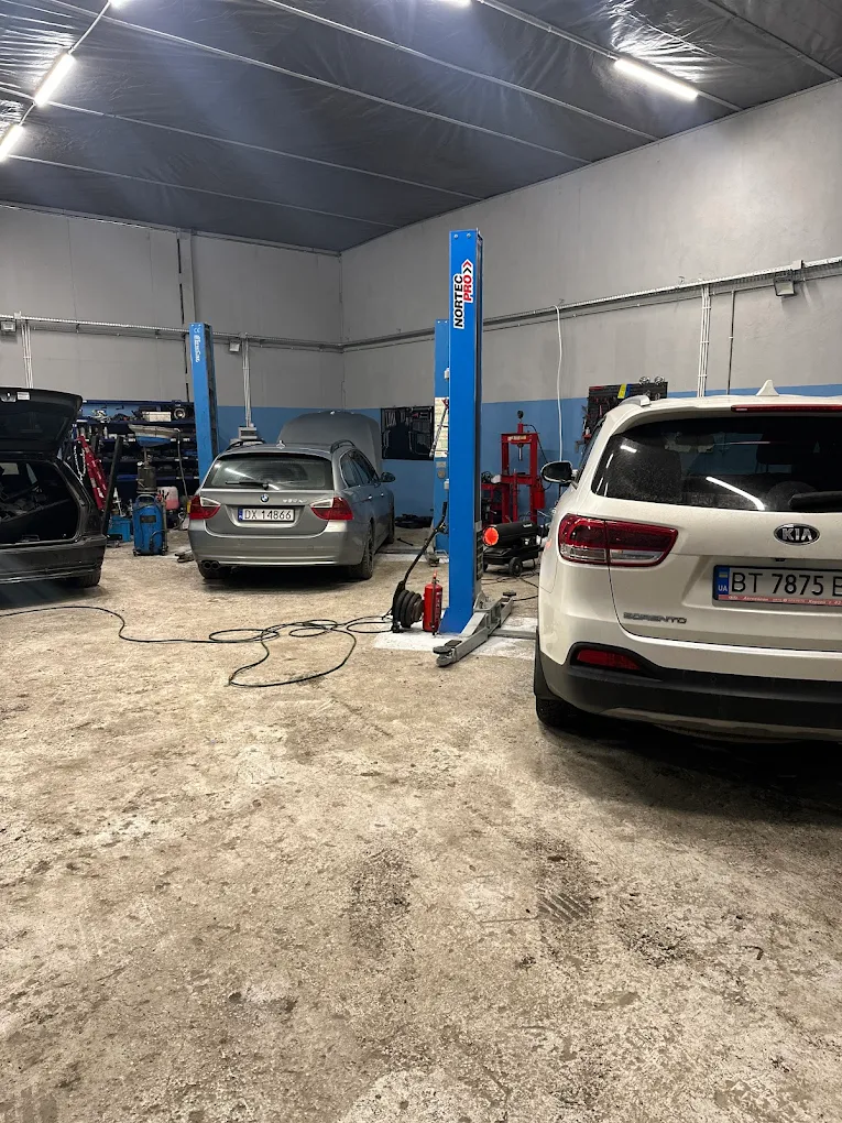 warsztat samochodowy Wrocław Dzierżonia – stanowiska naprawcze De Drive